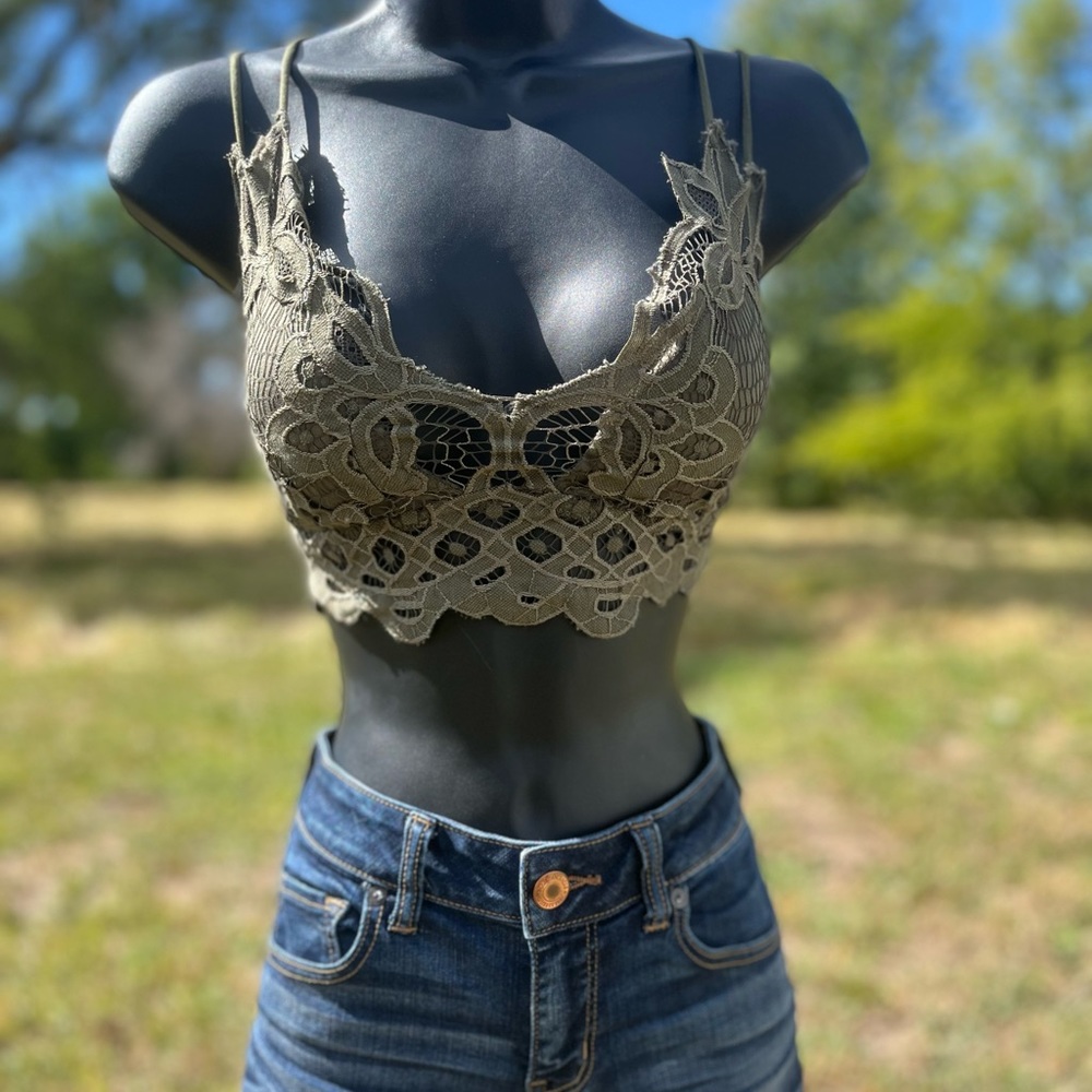 True bralette. Worn slightly. Size XS.